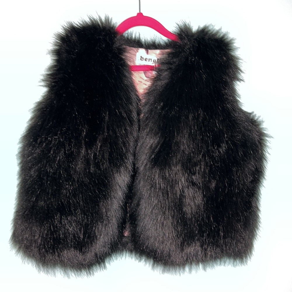 NWT! Girls Black Faux Fur Vest